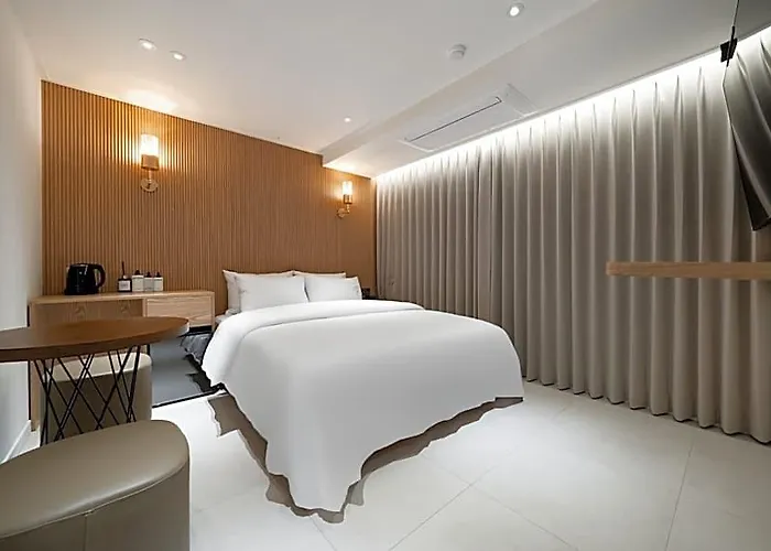 Shinchon Brown Dot Shinchon Branch Seoul